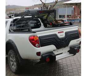 Пластикова накладка на кришку багажника для Mitsubishi L200 2006-2015 рр