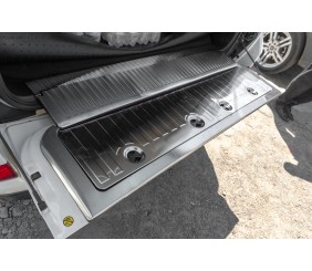 Комплект вставок в багажник (нержавійка) для Toyota Land Cruiser 200 2007-2021 рр