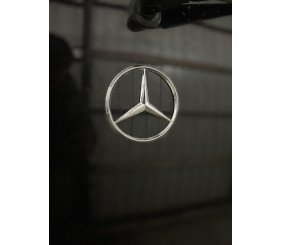 Задня емблема (пласт.) для Mercedes Vito W638 1996-2003 рр