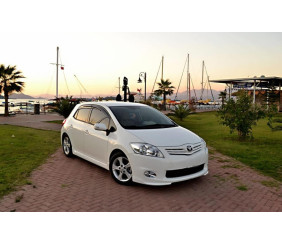 Бокові пороги (під фарбування) для Toyota Auris 2007-2012 рр