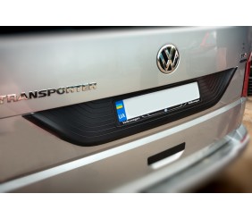 Пластикова накладка на кришку багажника Червона для Volkswagen T6 2015-2024 рр