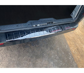 Накладка на задній бампер Чорний хром (нерж) для Nissan NV300/Primastar 2016- рр