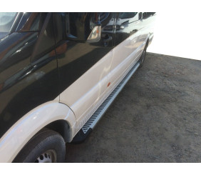 Бокові пороги Line (2 шт, алюміній) Середня база - задній привід для Mercedes Sprinter W907/W910 2018- рр