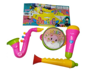 Набір інструментів - бубон, мікрофон, сопілка та саксофон